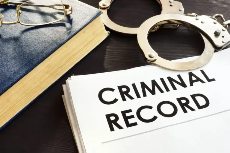 Cómo buscar record criminal gratis en California